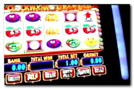 EUR 510 Daily freeroll slot tournament at YoYo Casino