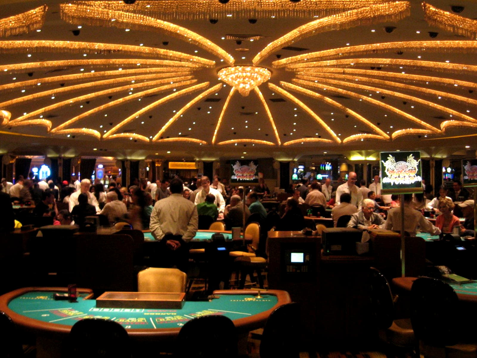 240 FREE SPINS at Quatro Casino